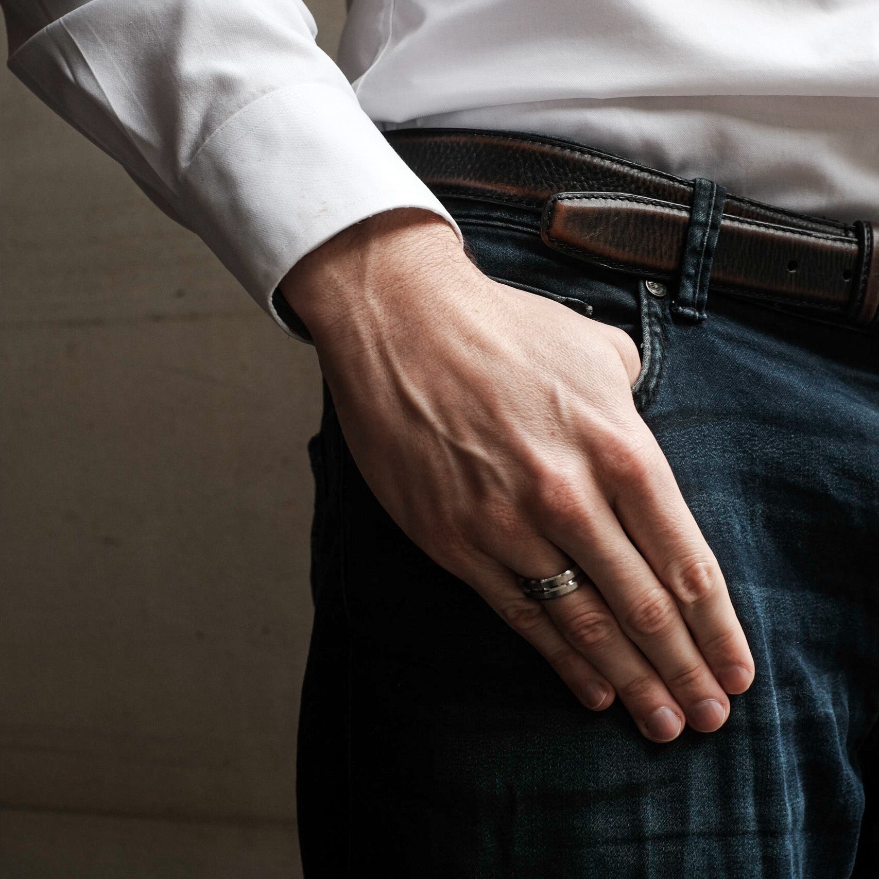 The Hanks - Brushed Beveled Titanium Ring