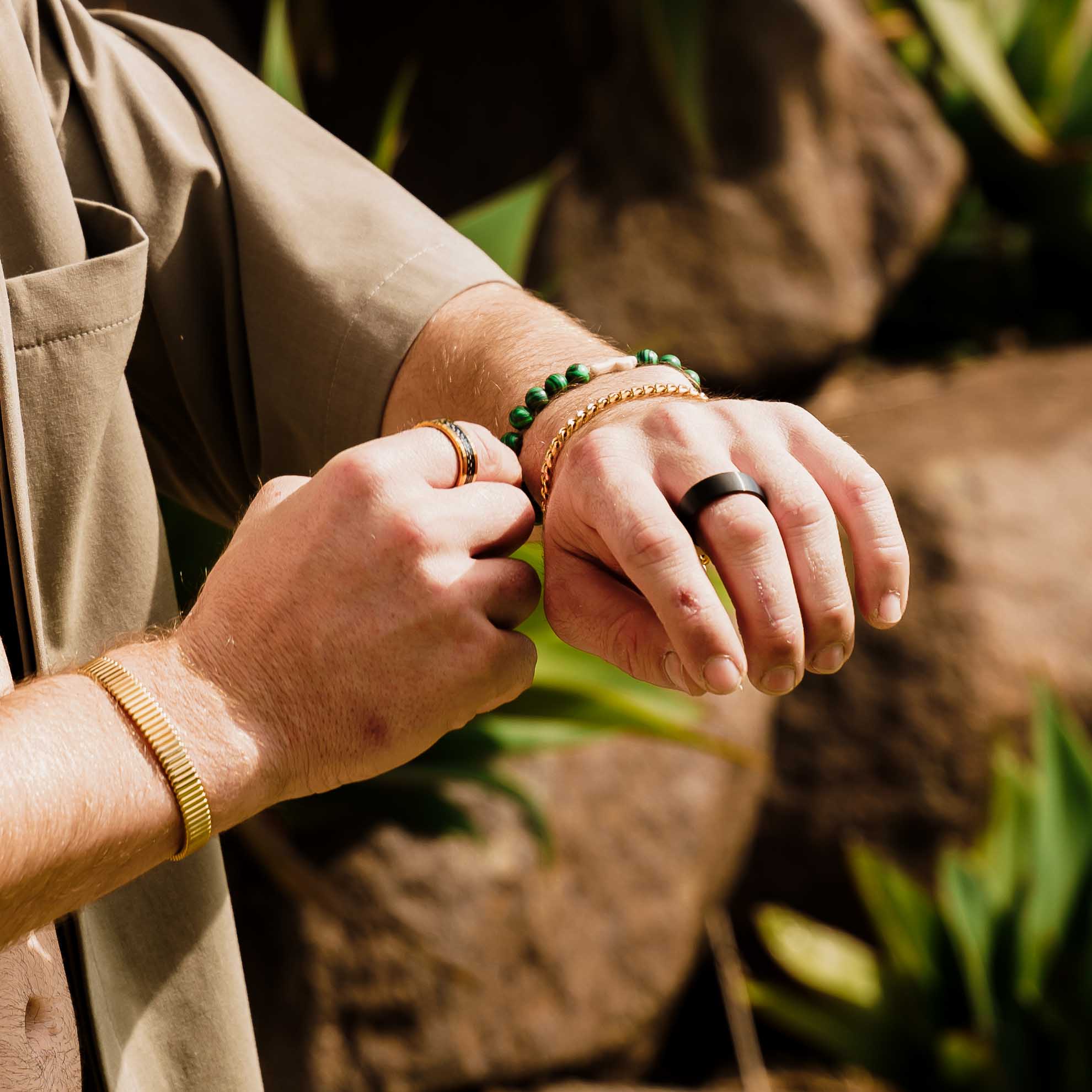 Ribbed Cuff Bangle (Gold)