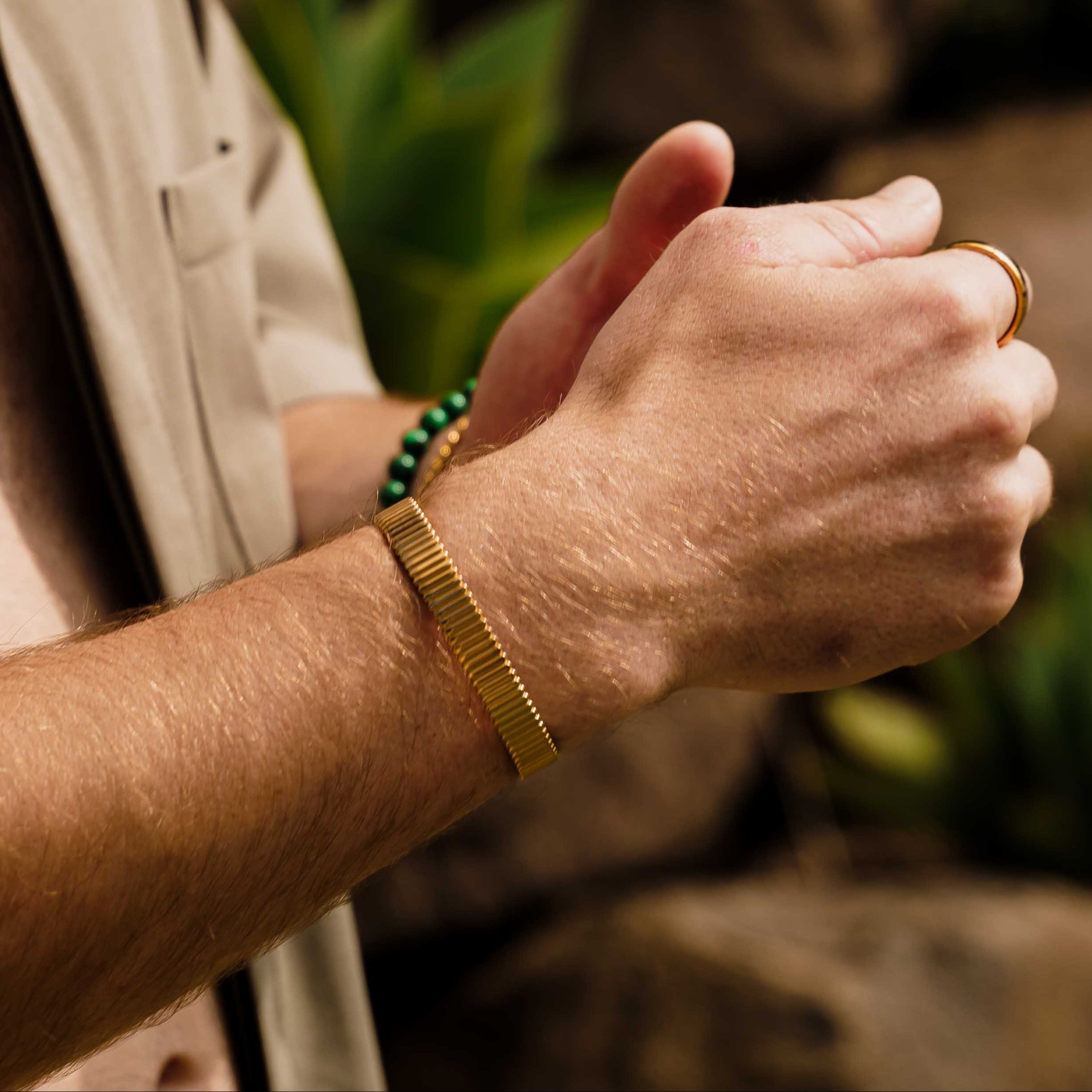 Ribbed Cuff Bangle (Gold)