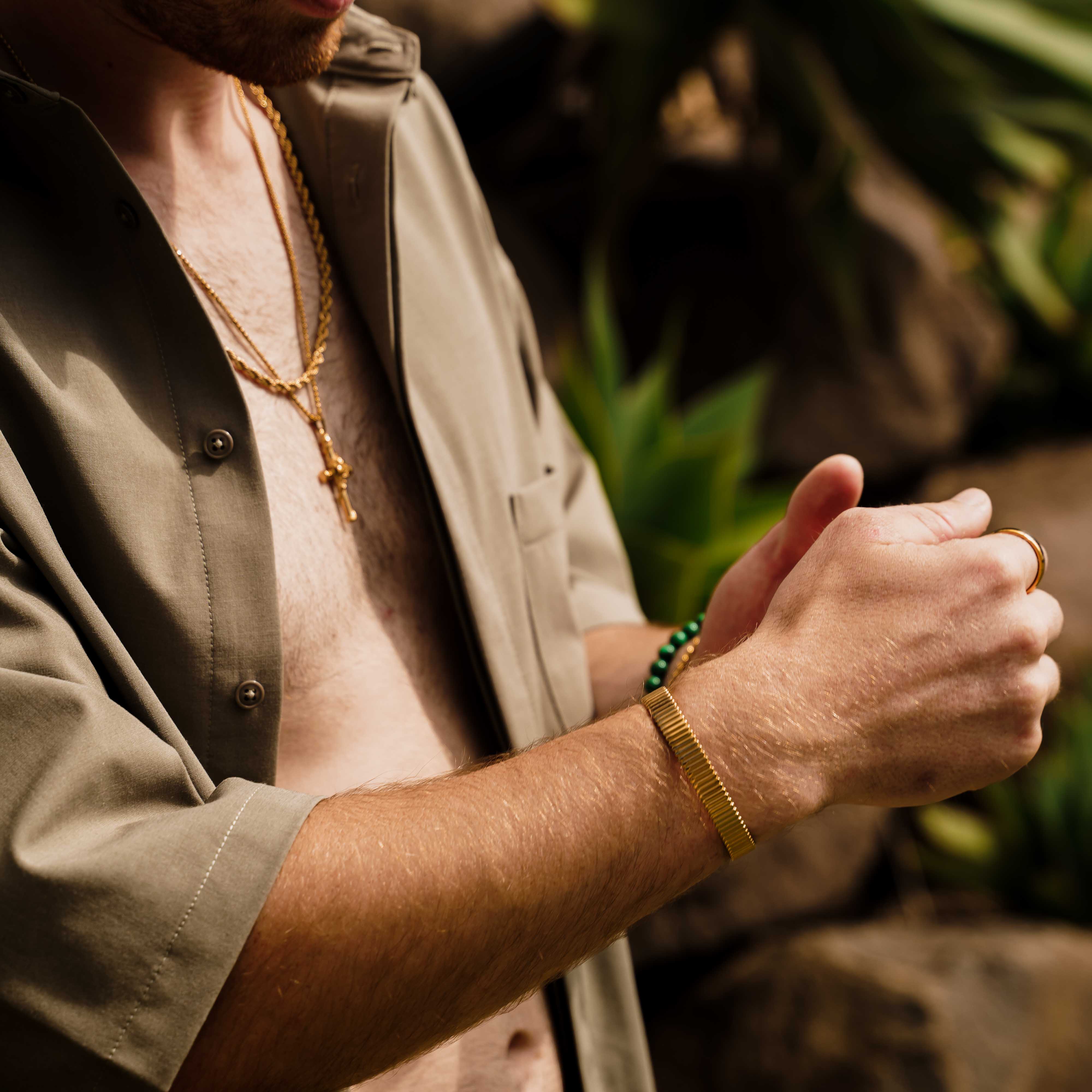 Ribbed Cuff Bangle (Gold)